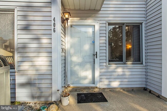 Building Photo - 406 Margit Ct