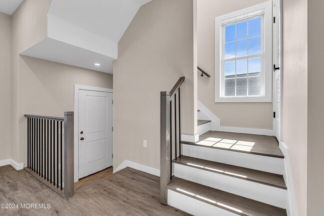 Building Photo - 333 1st St