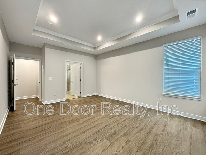 Building Photo - 105 Ironsmith Wy