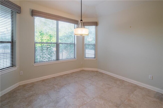 Building Photo - 307 Elderberry Rd