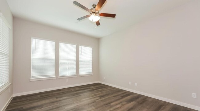 Building Photo - AVAILABLE NOW