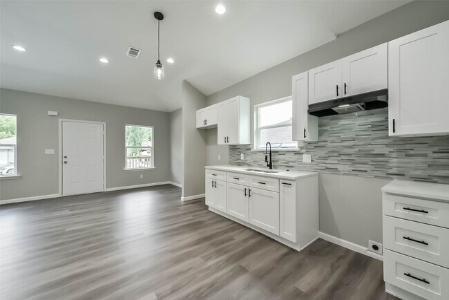 Building Photo - 3007 Bringhurst St