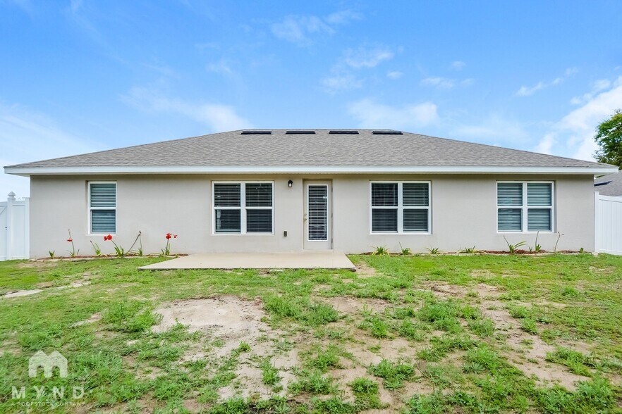 Building Photo - 1947 Angel Fish Loop