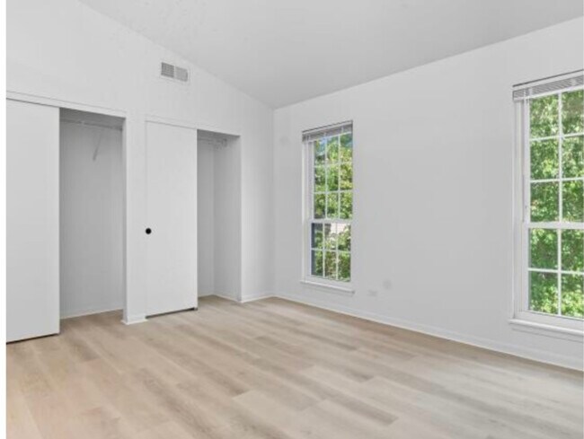 Building Photo - 519 Woodcrest Dr