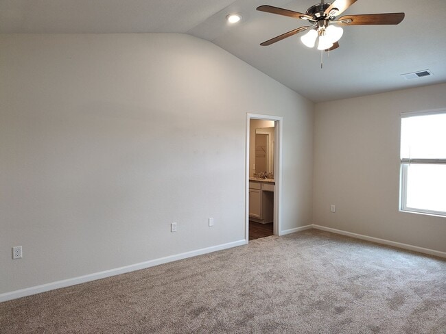 Building Photo - Beautiful, ready to move in home in Creedm...
