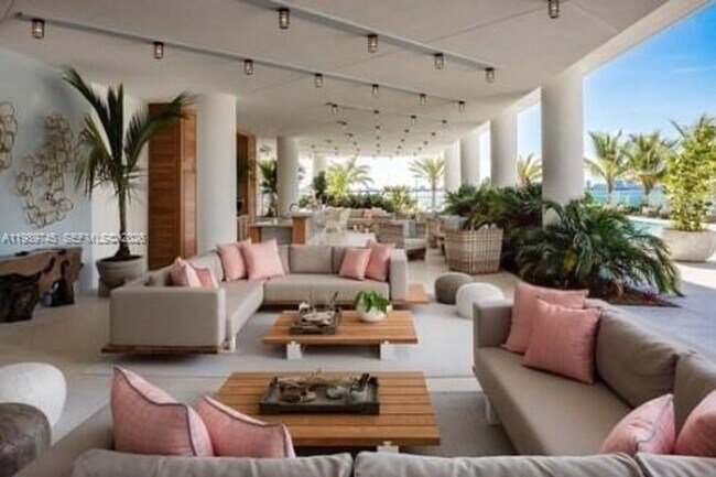 Building Photo - 2900 NE 7th Ave