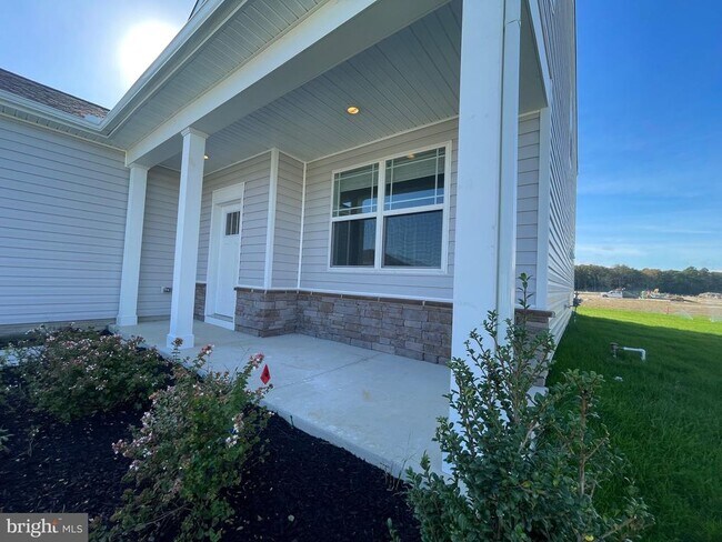 Building Photo - 33016 Blue Iris Rd