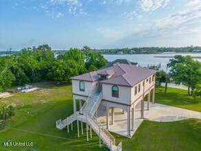 Building Photo - 238 Lovers Ln