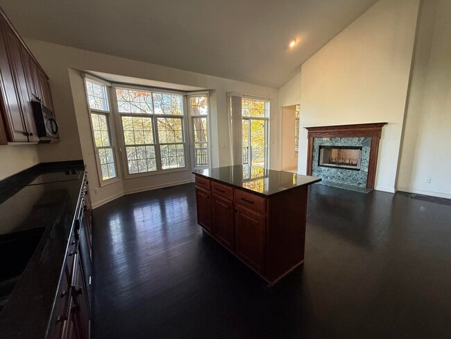 Building Photo - 18145 Shoreline Ct