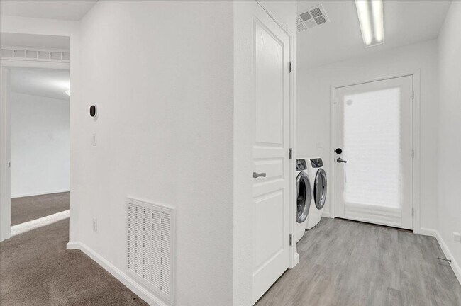 Building Photo - MOVE-IN SPECIAL! 1/2 OFF 1ST MONTHS RENT OAC!