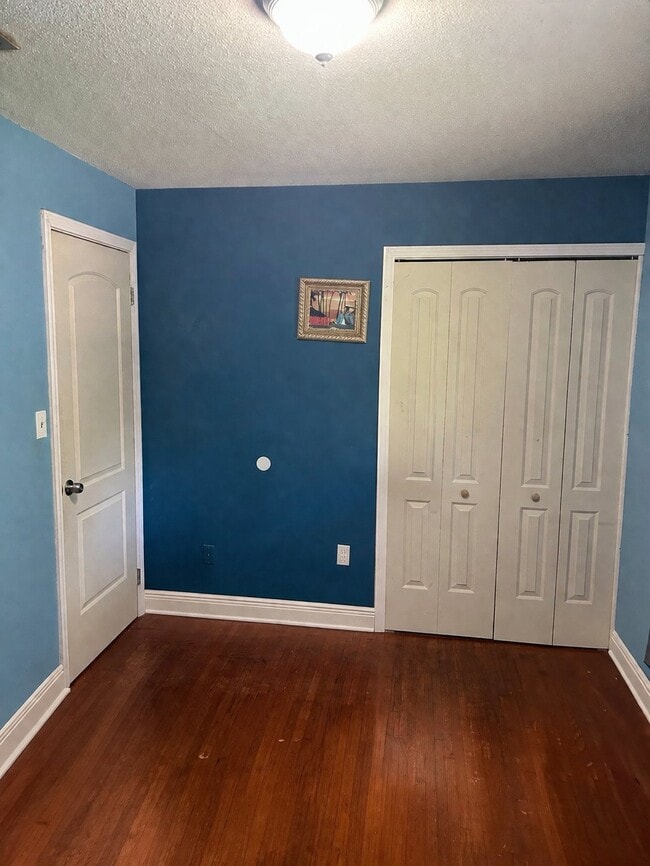 Building Photo - 6119 Castlewood Ln