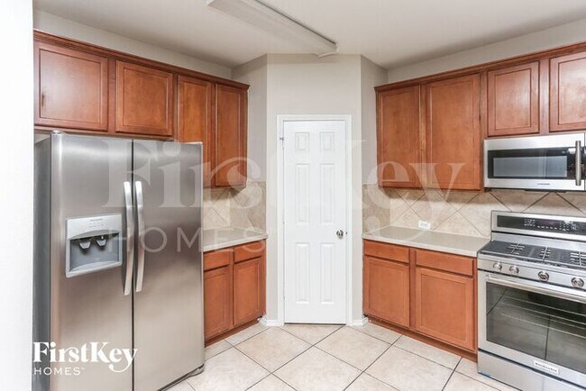 Building Photo - 5620 Old Orchard Dr