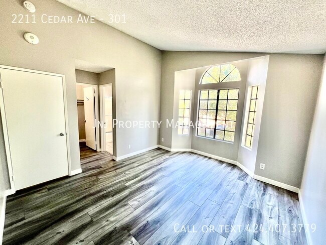 Building Photo - 2211 Cedar Ave