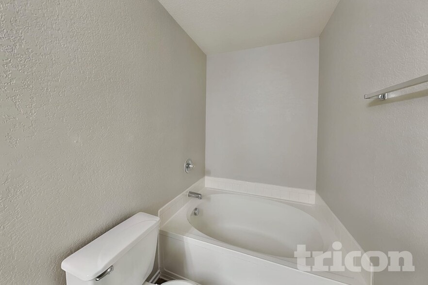 Building Photo - 7715 Shining Glow