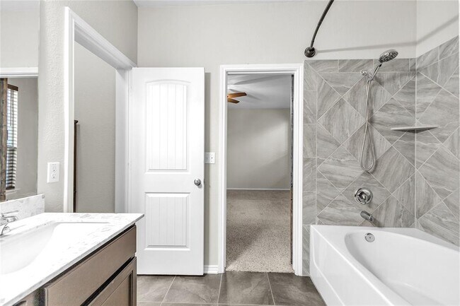 Building Photo - 709 Vaughn St