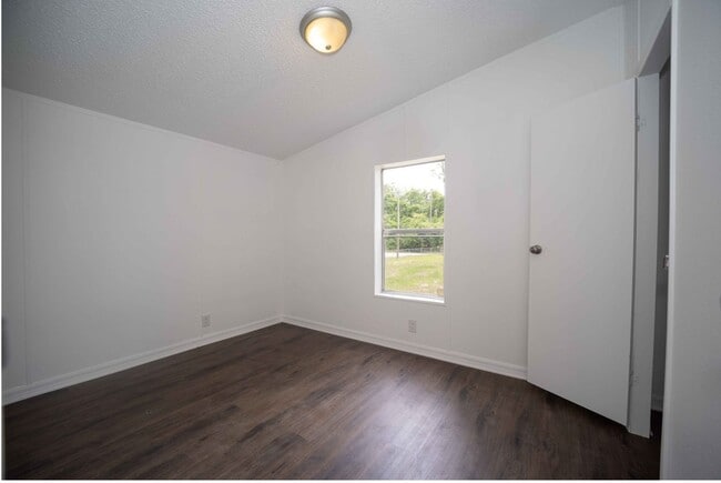Building Photo - 3BR/2BA Renovated Mobile Home in Coleman
