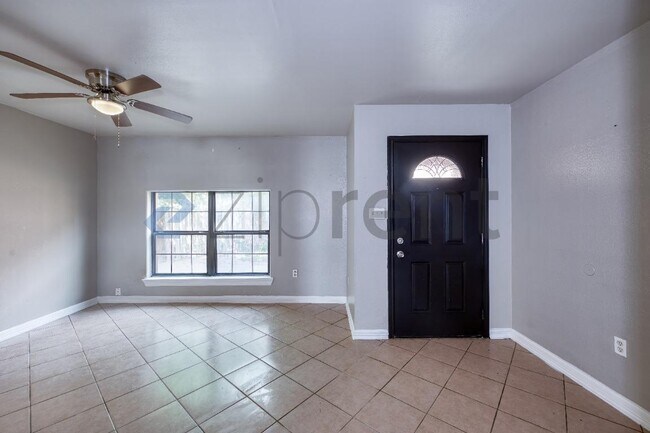 Building Photo - 815 E Sugarcane Dr