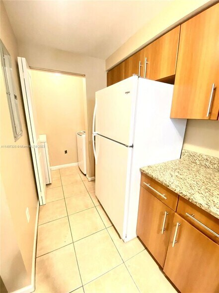 Building Photo - 5900 W Sample Rd