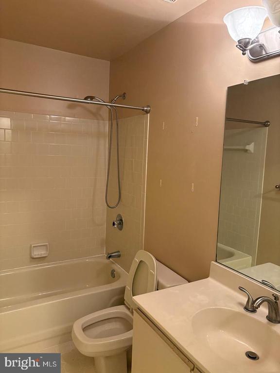 Building Photo - 178 English Run Cir