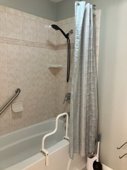 Shower/Bathtub - 11775 N Briar Patch Dr