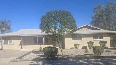 Building Photo - 620 E Broadway Ln