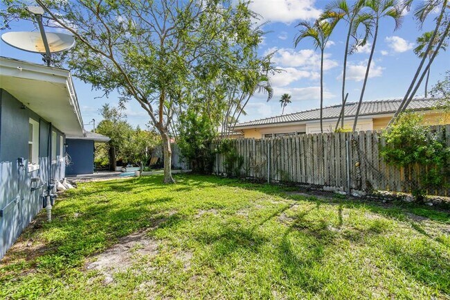 Building Photo - 951 Lantana Ave