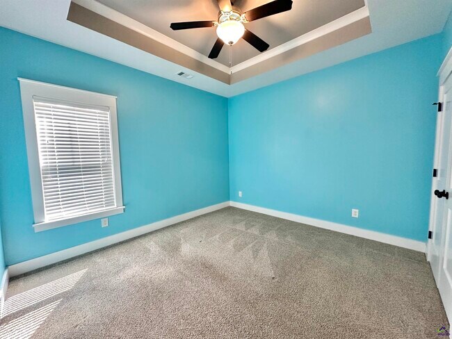 Building Photo - 101 Maidenhair Ct