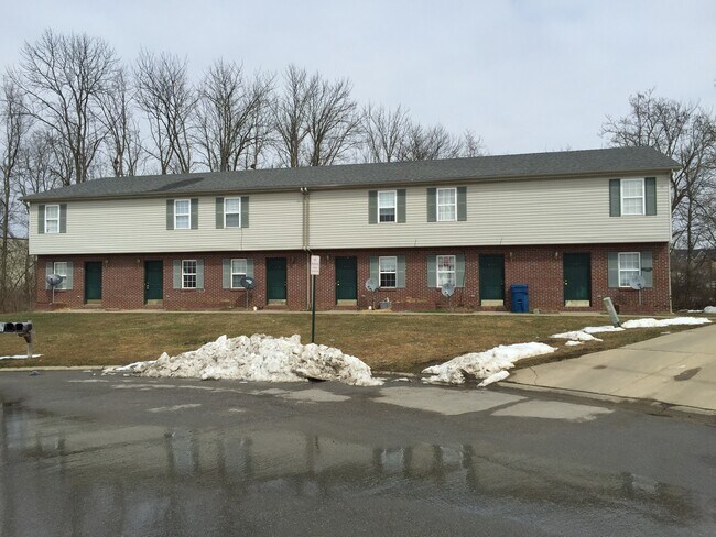 Building Photo - 2 Bed, 1.5 Bath Apartment in Shelbyville!