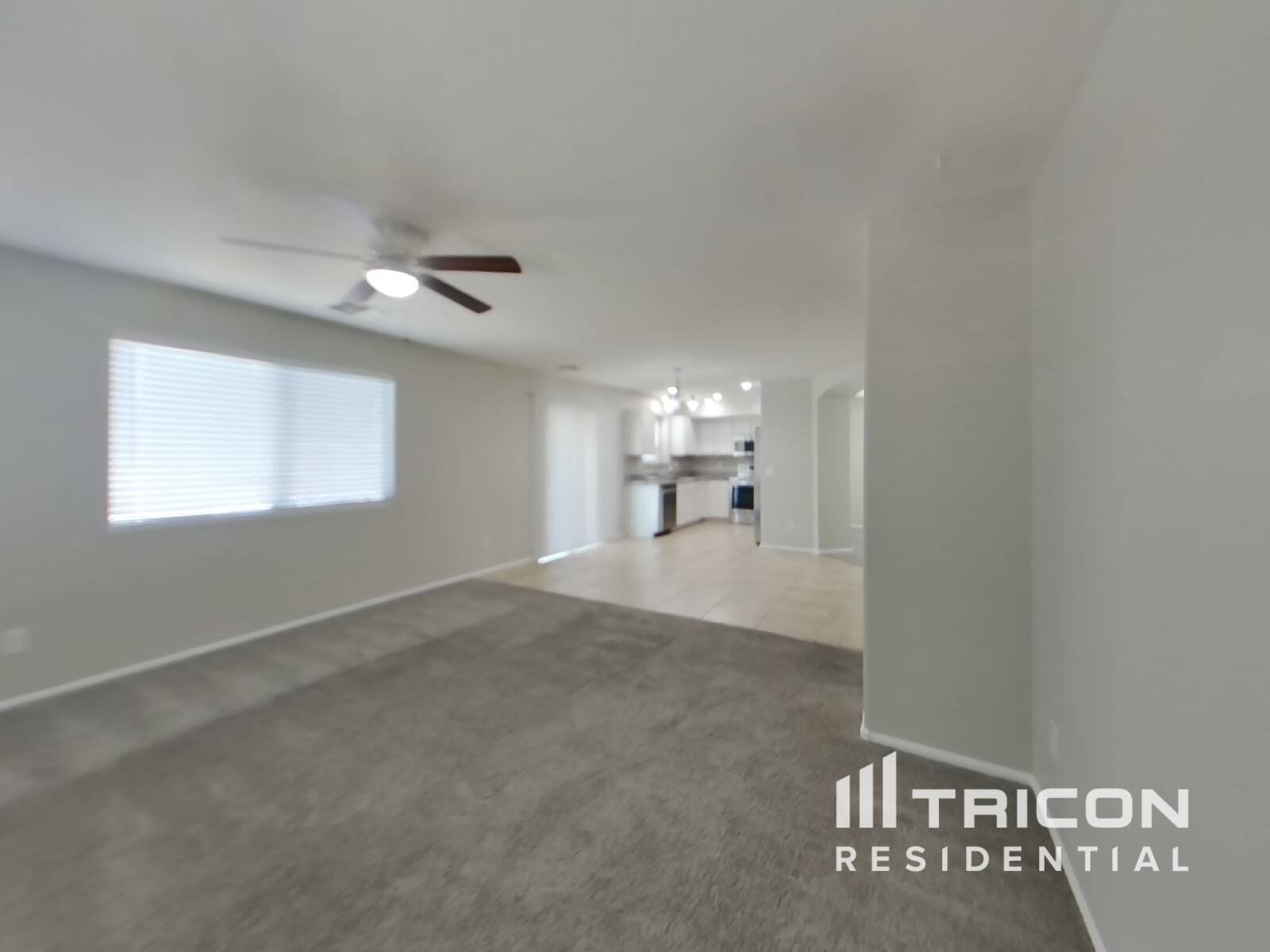 Building Photo - 930 W Mesquite Tree Ln