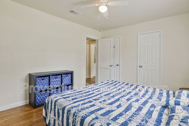 Building Photo - 305 Chaseville St