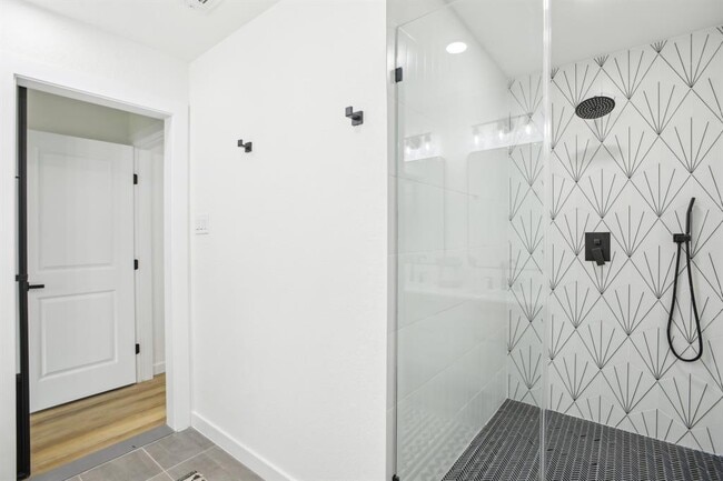 Building Photo - 2104 Malvern Hill Dr