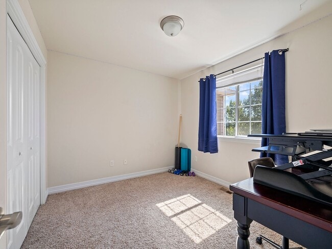 Building Photo - Spacious 3 Bed 2.5 Bath in Cheyenne! Avail. 7/25!