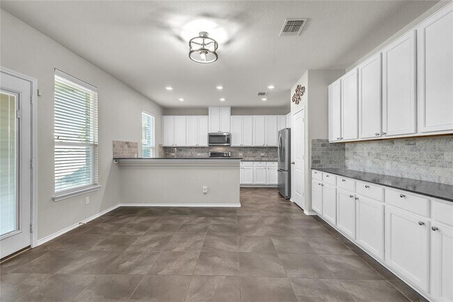 Building Photo - 709 Vaughn St