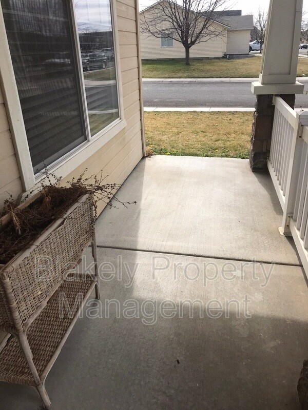 Building Photo - 72 N Pleasant Hill Dr
