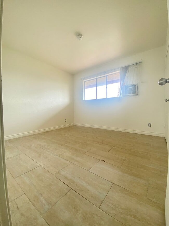 Building Photo - 16046 Wyandotte St