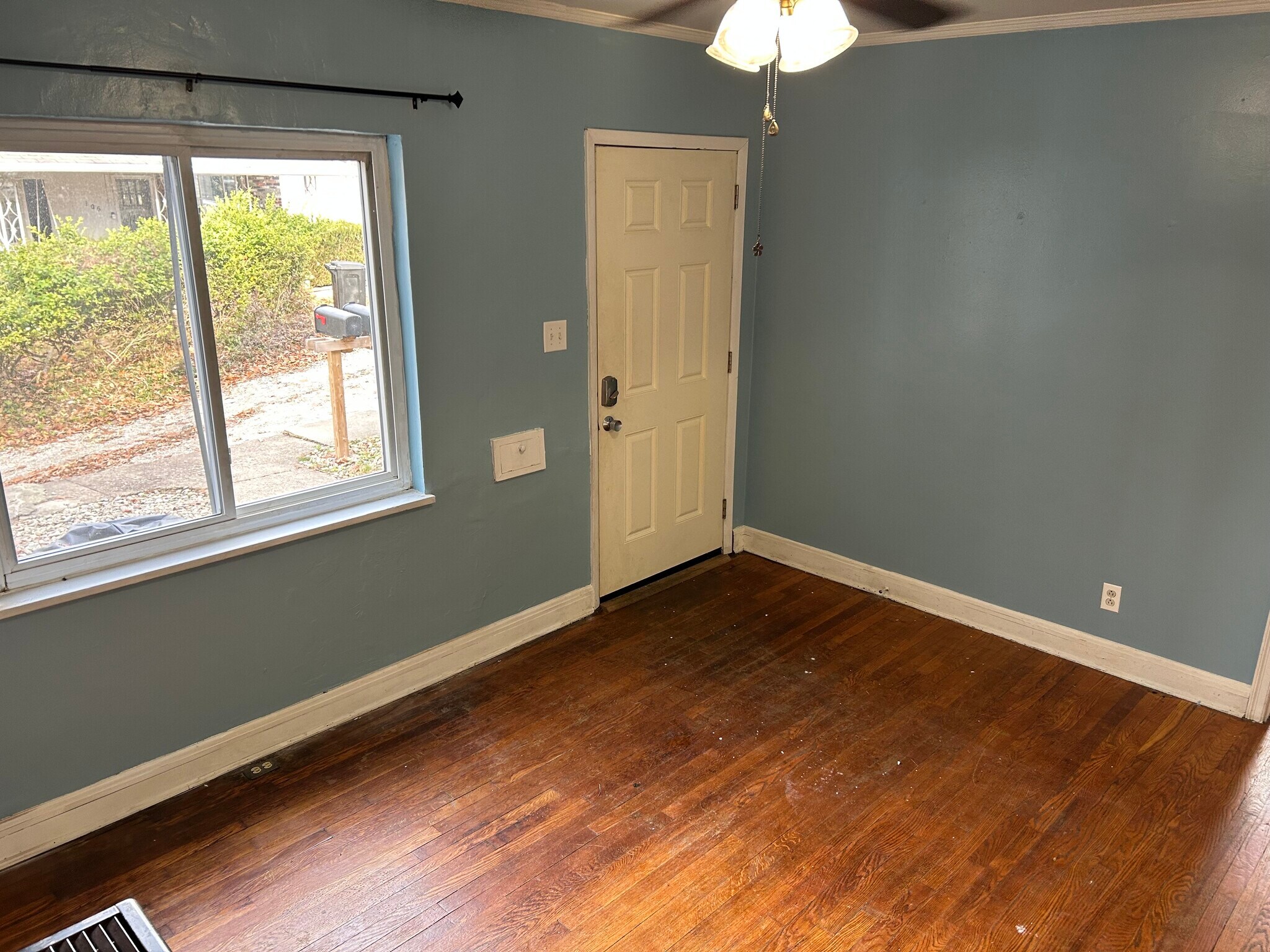 Front Door / living room - 105 Forest Ave