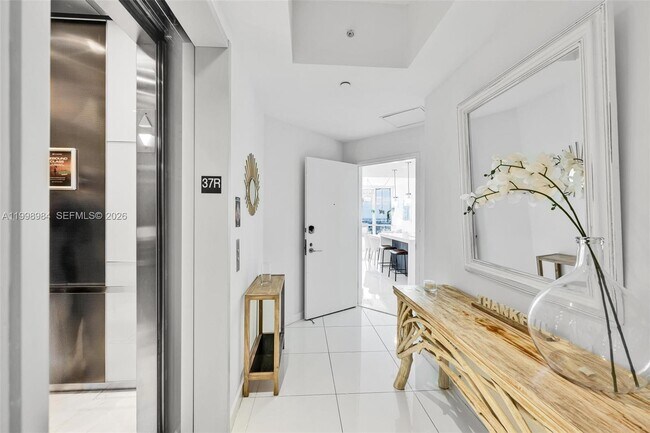 Building Photo - 851 NE 1st Ave