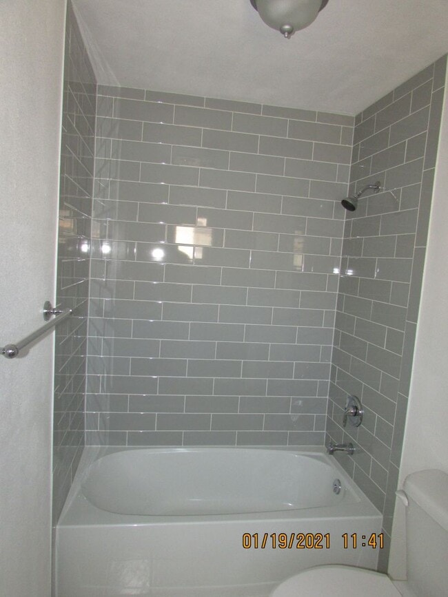 Building Photo - Newly remodeled 2 bedroom/2 bath home