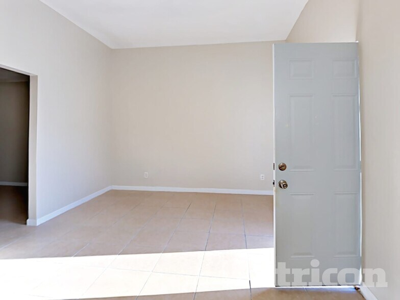 Building Photo - 2125 El Campo Ave