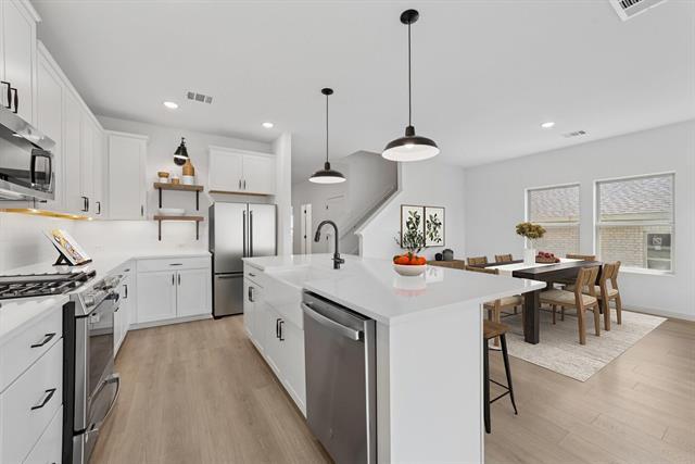 Building Photo - 1221 James St