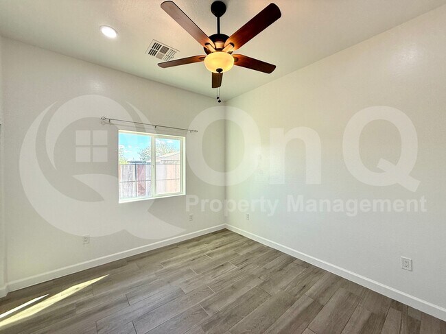 Building Photo - 2939 W Polk St