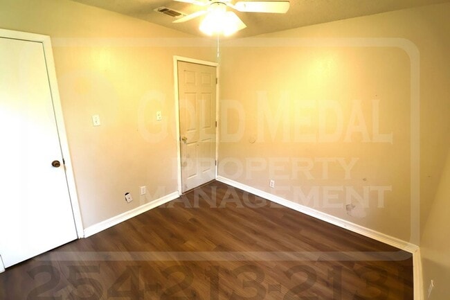 Building Photo - 1706 Cole St