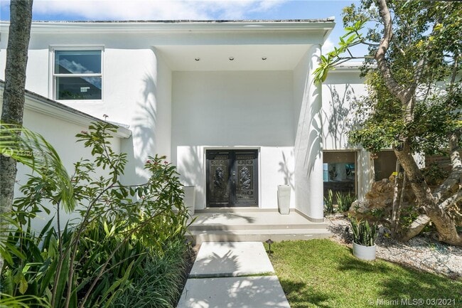 Building Photo - 1413 N Venetian Way