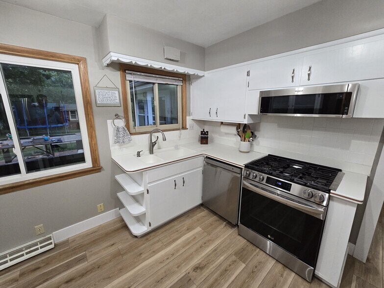 Building Photo - 3600 Goetz Dr
