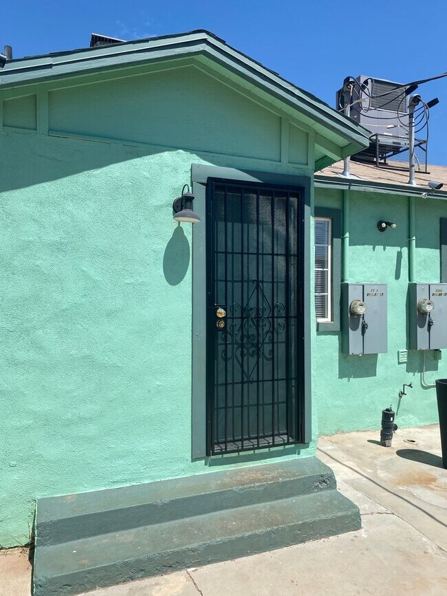Building Photo - 3p2538