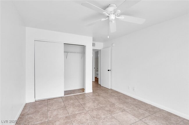 Building Photo - 3054 Tarpon Dr