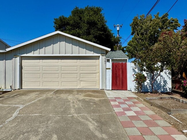 Building Photo - 3801 Pacific Blvd