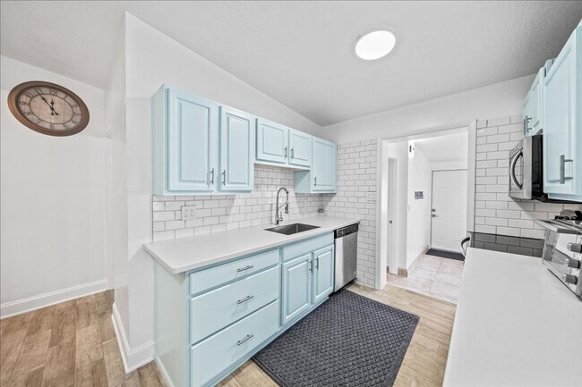 Building Photo - Beautiful Fully-Furnished 2BR/2BA Coastal Retreat in Cape Canaveral