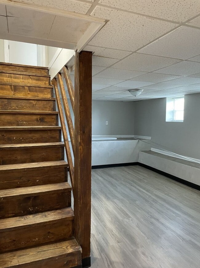 Building Photo - 4 Bedroom Two-Story Home with Large Yard, Lawn Care Included