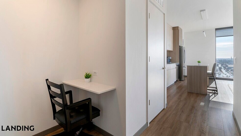 Building Photo - 513 S Damen Ave